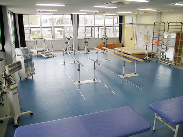 S. 14 Physiotherapie-Trainingsraum